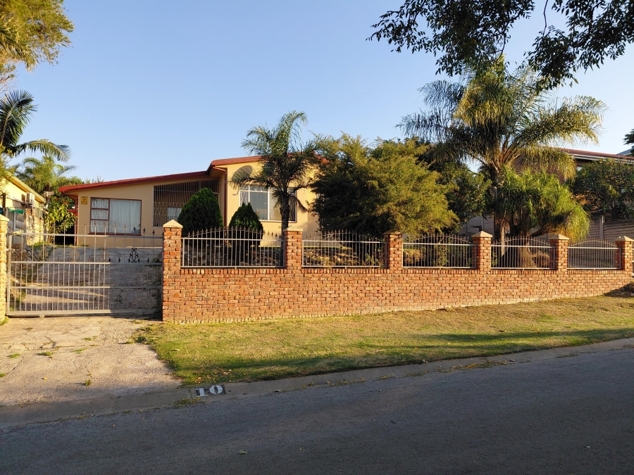 4 Bedroom Property for Sale in Heuwelkruin Eastern Cape